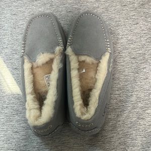 UGG slippers never worn, great condition. The color is blue/silver